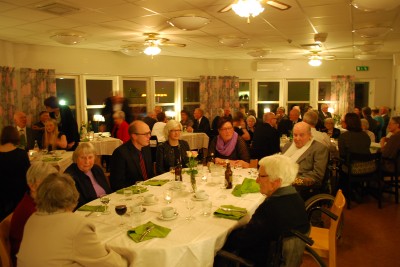 Fullsatt och god stämning i Ringshögs matsal när den andra Sedwallsfesten avverkades.
