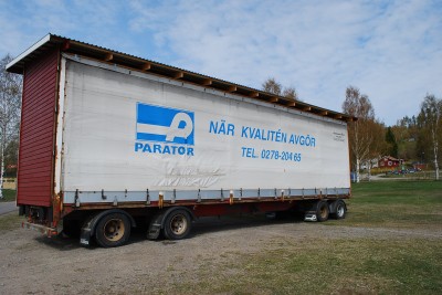 Hela den här baksidan på mobila scenen kan bli en utmärkt reklamplats för Rengsjö och olika företag.